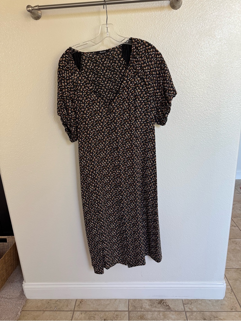 Madewell Black Floral Puff-Sleeve Midi Dress